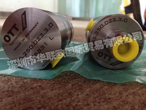 OTT-JAKOB夾具中自動(dòng)夾具可分為SK、HKS、PSC等幾個(gè)系列。在經(jīng)過標(biāo)準(zhǔn)化后，HSK已成為機(jī)床技術(shù)領(lǐng)域的標(biāo)準(zhǔn)接口。隨著表面和錐銷設(shè)備的相互匹配，HSK夾持系統(tǒng)可為高精度加工效果提供理想前提，并確保微米范圍內(nèi)的持續(xù)一致性。相比于SK，HSK的結(jié)構(gòu)更短、更輕，由此可以更為快速地進(jìn)行換刀，并可實(shí)現(xiàn)更高的轉(zhuǎn)速。得益于高度的拉力、出色的剛性和最佳扭矩傳遞，HSK同樣適用于中型切削加工。深圳市華聯(lián)歐國(guó)際貿(mào)易有限公司專業(yè)代理進(jìn)口OTT-JAKOB夾具全系列產(chǎn)品，公司于2015年成立德國(guó)分公司，原廠采購(gòu)，價(jià)格上更有優(yōu)勢(shì)。我們致力于以超低的價(jià)格為國(guó)內(nèi)客戶引進(jìn)國(guó)外先進(jìn)的自動(dòng)化備件，公司成立以來不斷的發(fā)展壯大，已成立德國(guó)公司及香港公司，為客戶提供進(jìn)口備件的一站式體驗(yàn)服務(wù)，報(bào)價(jià)快，價(jià)格好，貨期短，所有產(chǎn)品保證原裝正品，假一賠十!我們只做原裝進(jìn)口產(chǎn)品，我們的目標(biāo)是要成為客戶唯一信任的企業(yè)。歡迎新老客戶詢價(jià)咨詢。