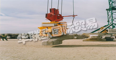 ACIMEX于1971年在法國創(chuàng)立，在鋼鐵和機(jī)械工業(yè)服務(wù)領(lǐng)域首次獲得法國在夾持和提升金屬板和鋼板領(lǐng)域的聲譽(yù)。該公司隨后擴(kuò)展了其在混凝土和管道領(lǐng)域的專業(yè)知識(shí)和技能。