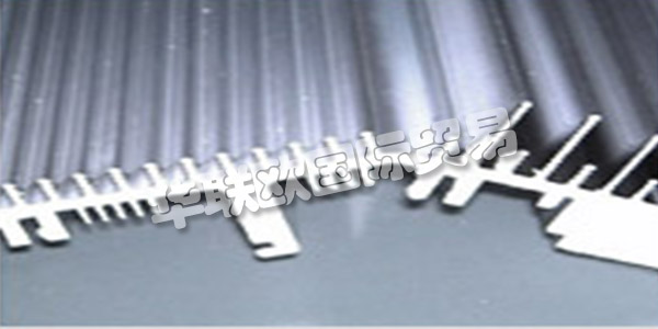 BENZ ALUSYSTEME在開發(fā)市場驅(qū)動和個性化解決方案方面，數(shù)十年的鋁加工經(jīng)驗，技術(shù)訣竅和創(chuàng)新思維使得Swabian Pleidelsheim的Benz AluSysteme成為鋁制零件的領(lǐng)先系統(tǒng)制造商。無論您是委托他們?yōu)槟捻椖块_發(fā)鋁制拉伸型材，還是正在尋找鋁型材的合作伙伴，他們都將竭誠為您提供鋁加工的各個方面的幫助和建議。在他們的產(chǎn)品線輪廓線 他們?yōu)橄到y(tǒng)開發(fā)鋁。對于他們稱職的團隊客戶滿意度，產(chǎn)品質(zhì)量，工藝流程和經(jīng)濟思想處于最前沿。他們對您的建議，解決方案建議，個人發(fā)展以及您的結(jié)果感到滿意。