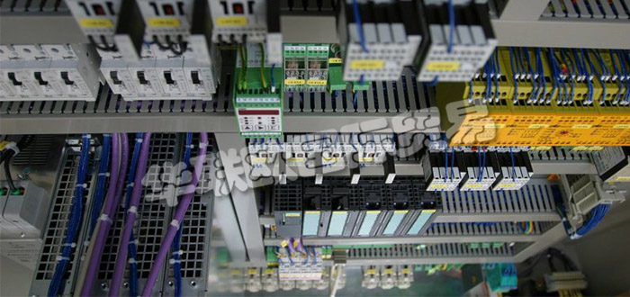 德國(guó)JAGER ELEKTROTECHNIK公司主要供應(yīng)：德國(guó)JAGER ELEKTROTECHNIK開(kāi)關(guān)柜,JAGER ELEKTROTECHNIK電源，控制柜，低壓開(kāi)關(guān)柜，磁鐵電源，高壓電源等產(chǎn)品。