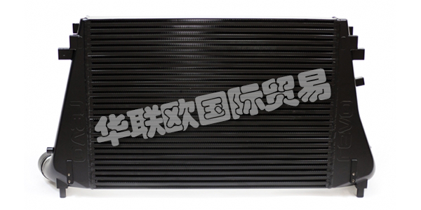 REVO成立于2002年，是汽車后市場行業(yè)的先驅(qū)。REVO軟件和硬件解決方案可以協(xié)調(diào)工作，以釋放引擎的真正潛力。使用最新技術(shù)和設(shè)施在內(nèi)部進(jìn)行設(shè)計(jì)，硬件和軟件工程師均在其專業(yè)領(lǐng)域擁有豐富的經(jīng)驗(yàn)。REVO以提供能夠滿足其客戶要求的高性能并確保使用壽命和可駕駛性為目標(biāo)的產(chǎn)品而感到自豪。下文為您介紹REVO中冷器。